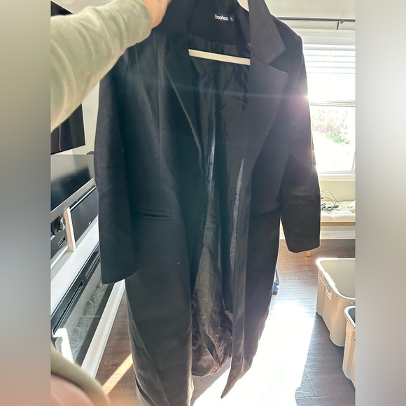 Pea coat. Very warm. Looks great with jeans and sneakers & t shirt. - Picture 4 of 6